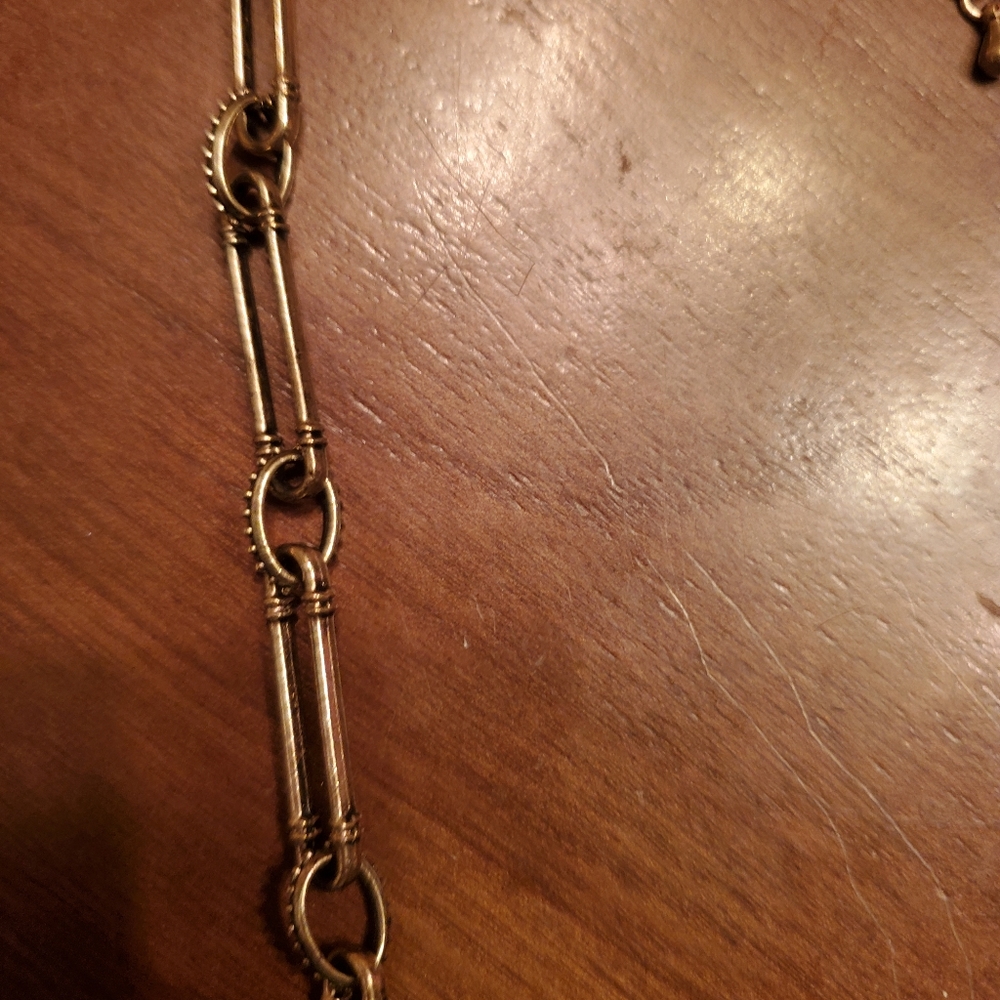 Unbranded Antique Gold Tone Paperclip Chain w/ Two Toned Bee Pendant - Picture 8 of 8